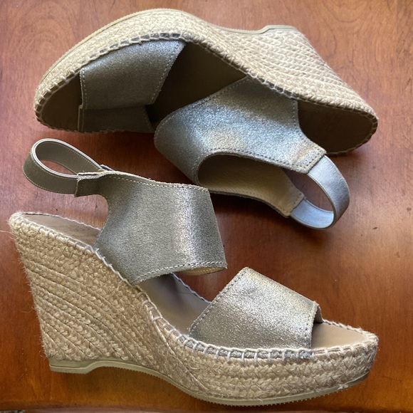NWOB André Assous Reese Pewter Leather Espadrille Wedge Sandal Women's Size 6 - Picture 8 of 12